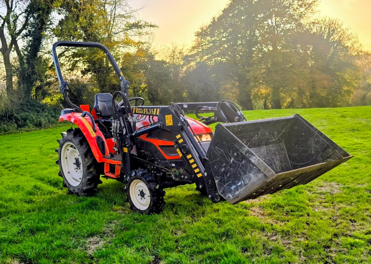 Kioti CK35 loader - Image 1