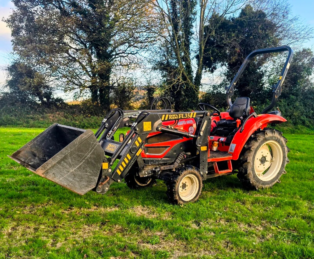 Kioti CK35 loader - Image 2