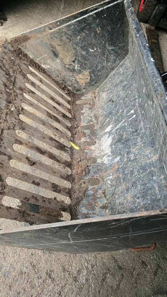 Kioti CK35 loader - Image 4