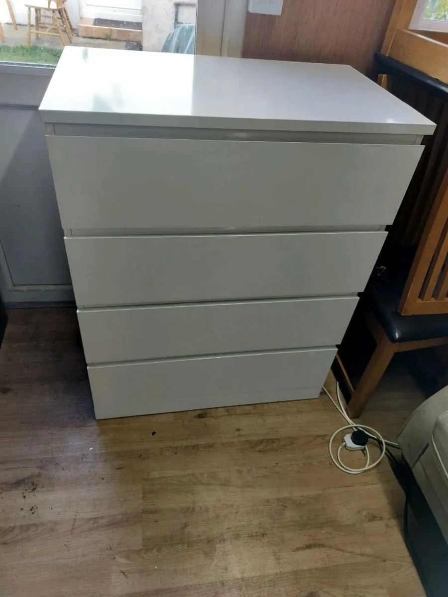 Chest of 4 drawers - Image 1