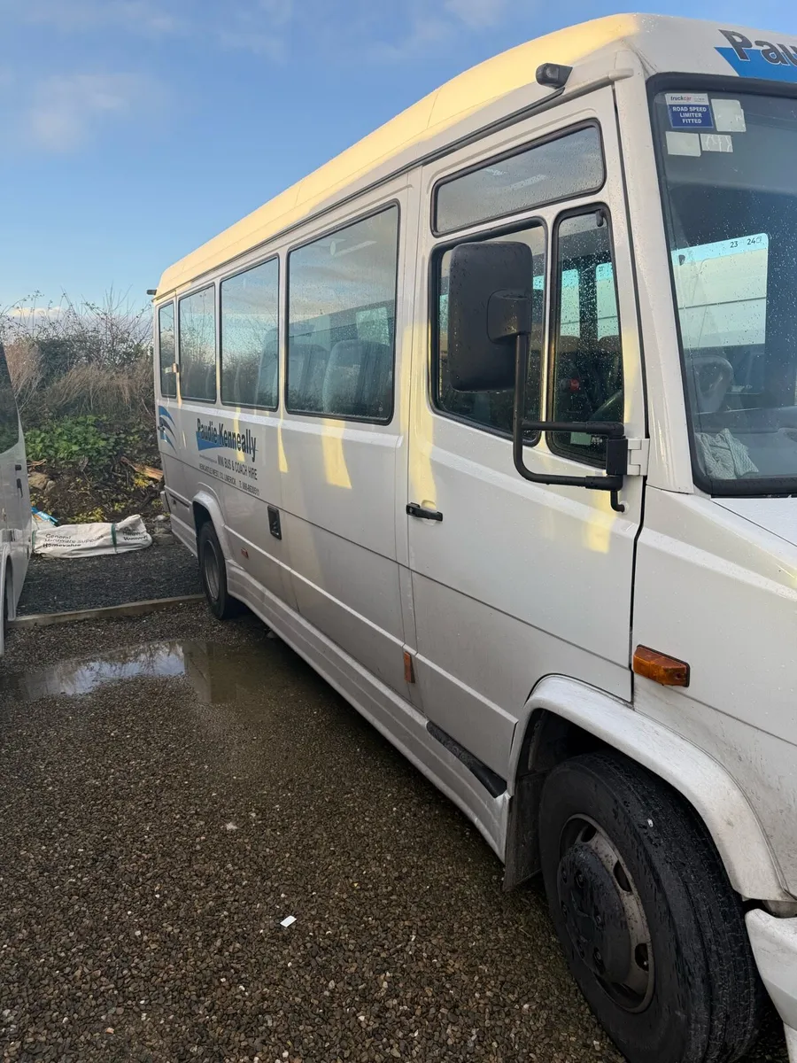 Buses & coaches - Image 3