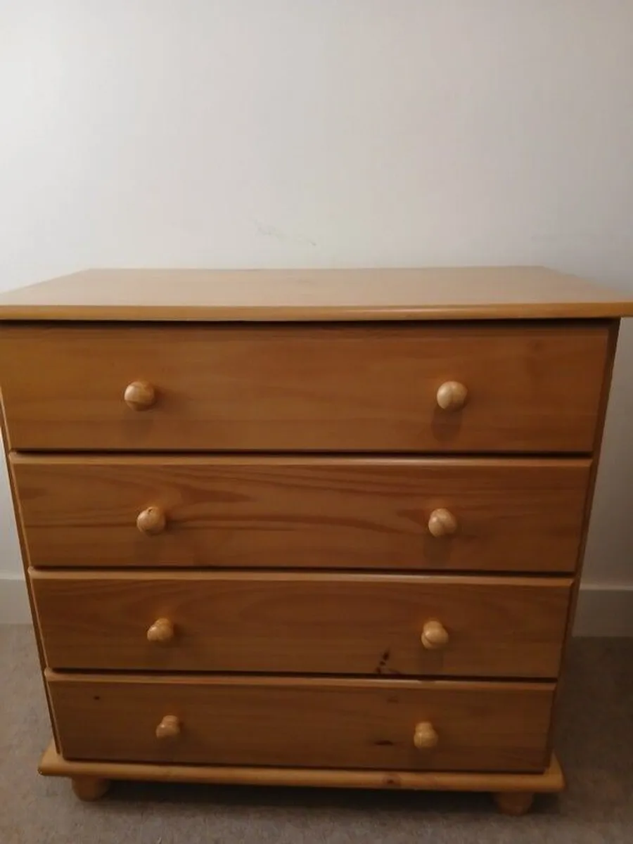 Table & 4 chairs, 2 arm chairs, 2 chest of drawers, single bed - Image 1