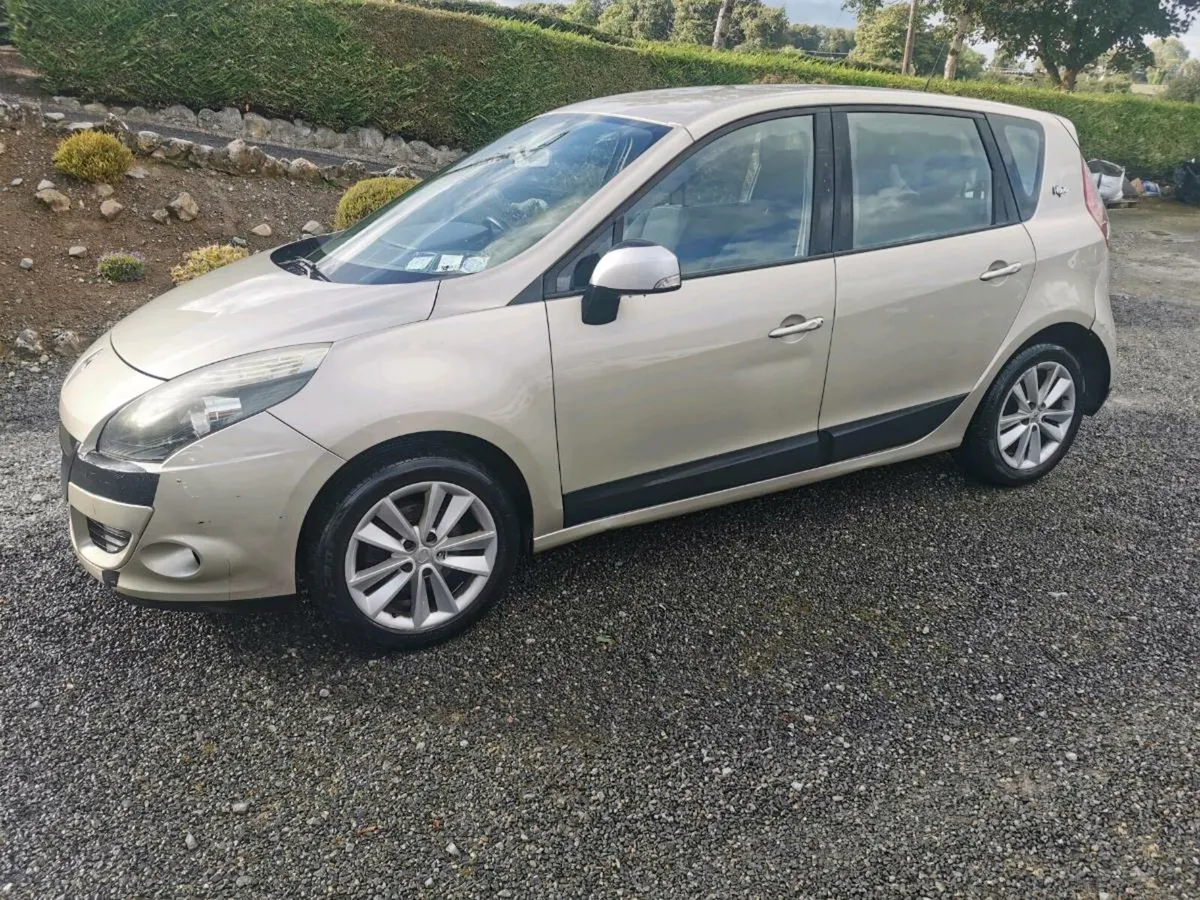10 Renault Scenic petrol - Image 1