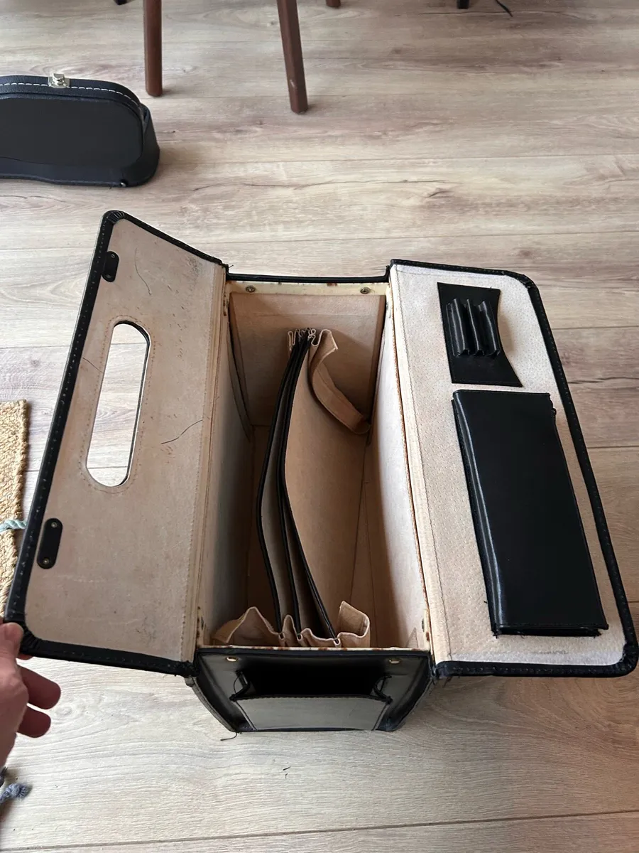 Top loading leather briefcase - Image 4