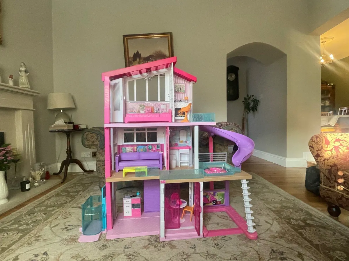 Barbie Dream House, Barbie plane and Barbie Camper - Image 2