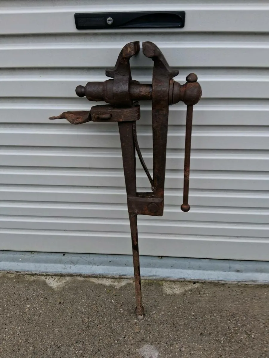 Blacksmiths vice - Image 1