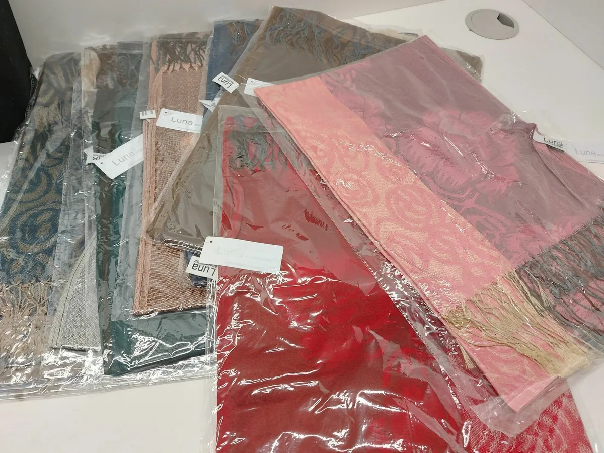 Online Auction Of A Pallet Of Scarves & Pashminas - Image 2