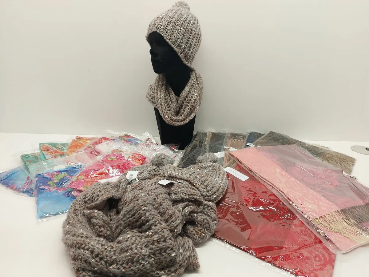 Online Auction Of A Pallet Of Scarves & Pashminas - Image 3