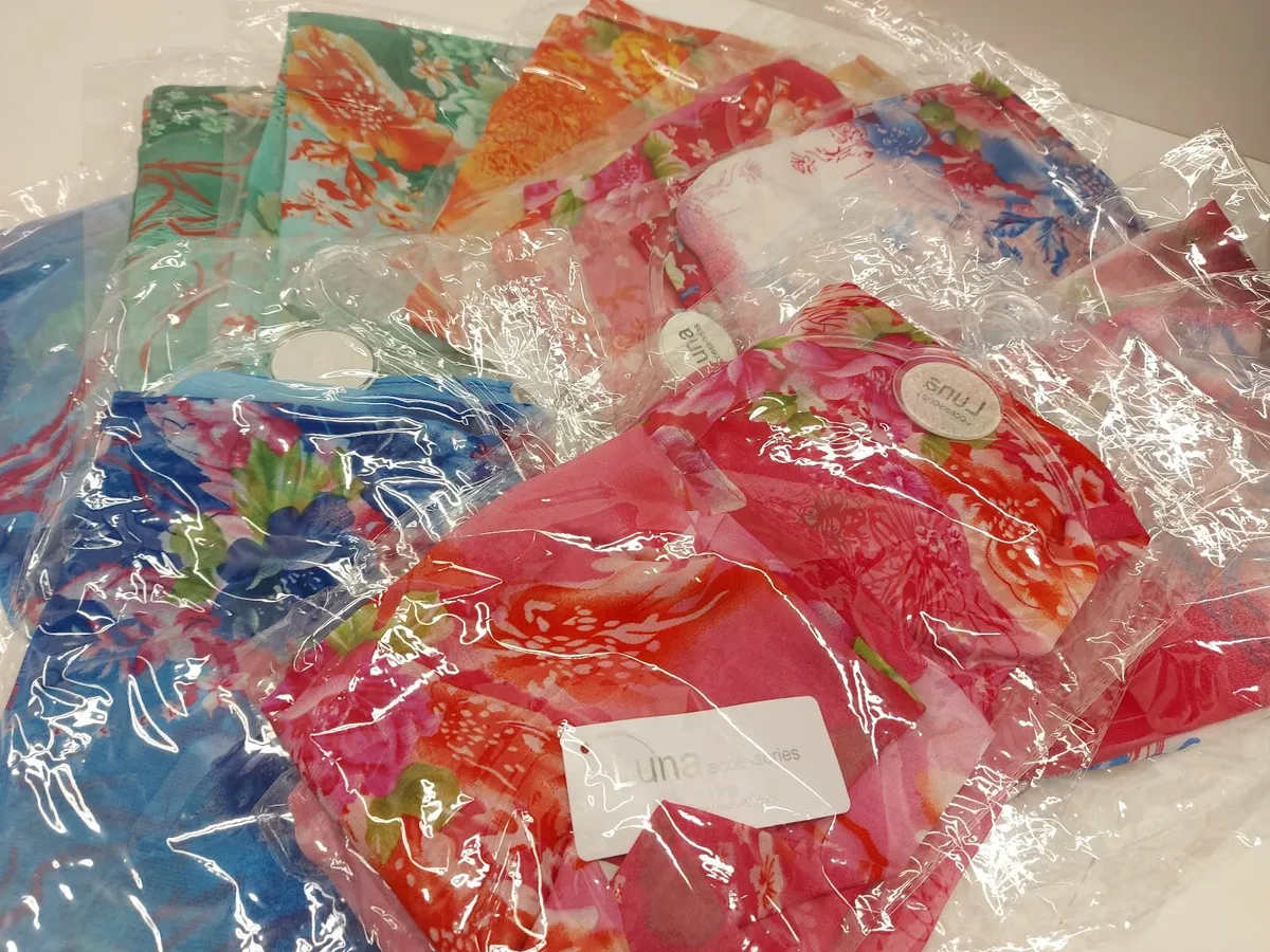 Online Auction Of A Pallet Of Scarves & Pashminas - Image 4