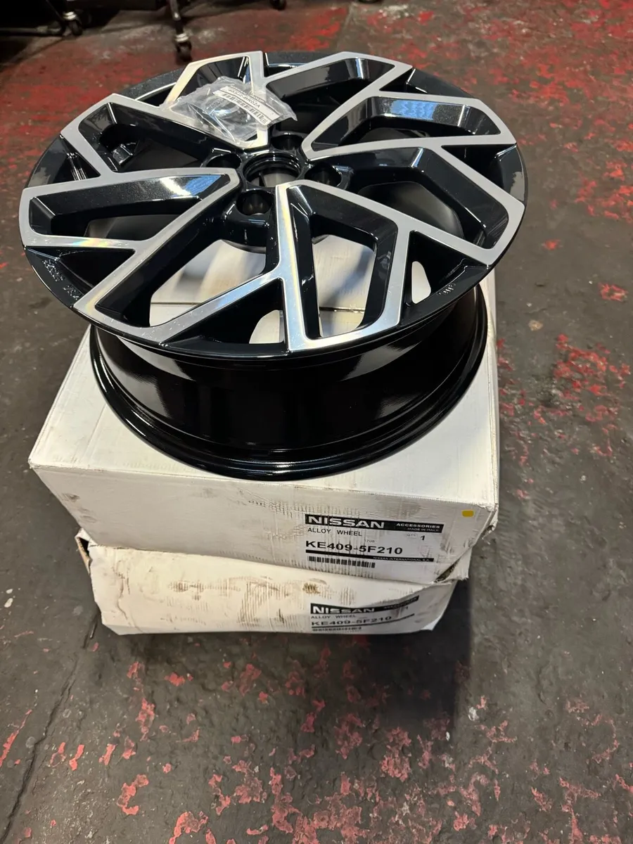 Nissan Genuine 4x 17’alloys - Image 1