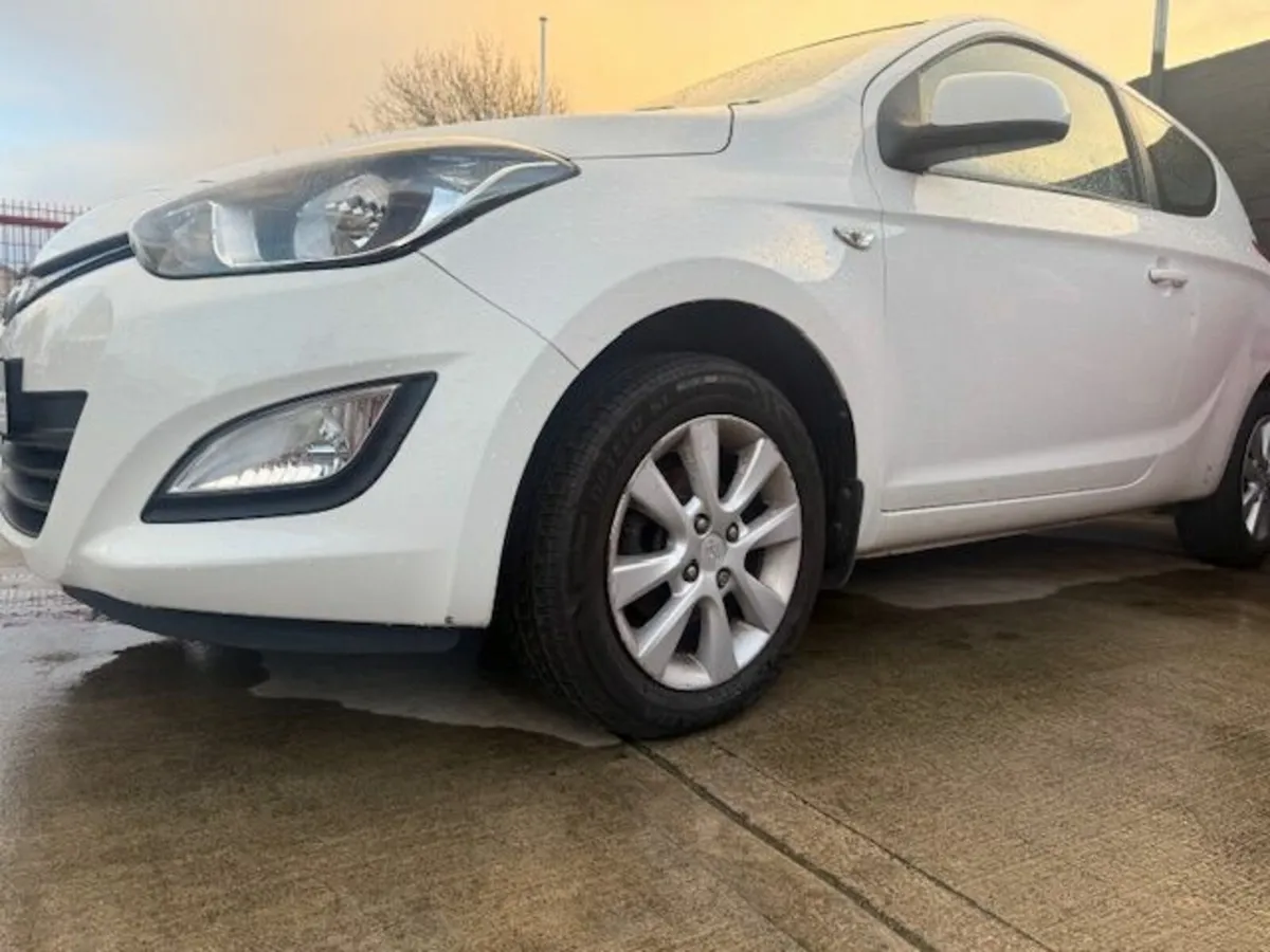 Hyundai i20 2012 - Image 2