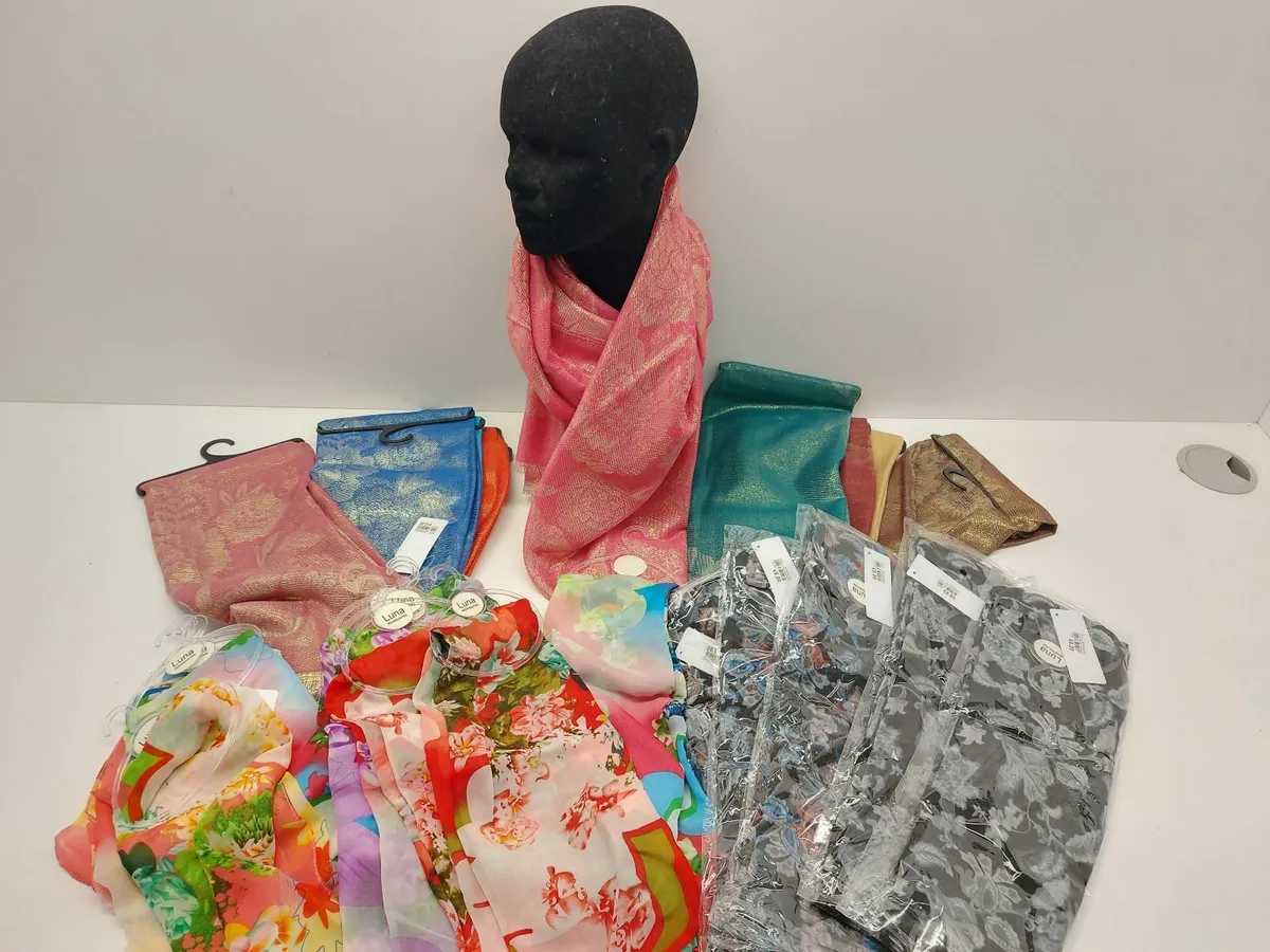 Online Auction Of A Pallet Of Scarves & Pashminas - Image 1