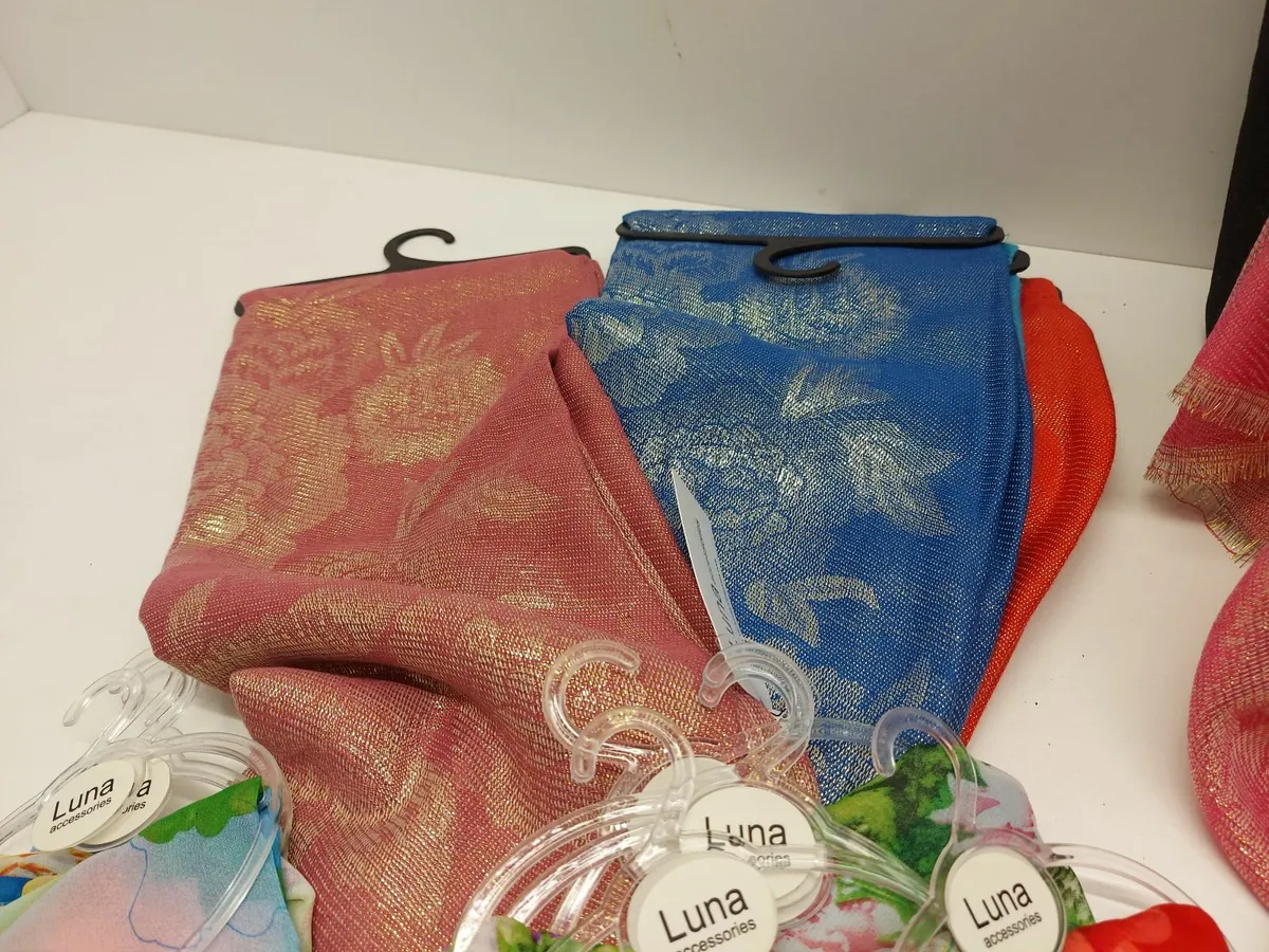 Online Auction Of A Pallet Of Scarves & Pashminas - Image 3