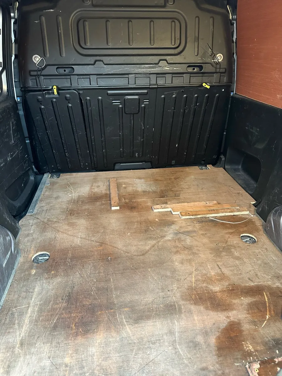 2021 Berlingo Van  vat included in price( No Damag - Image 2