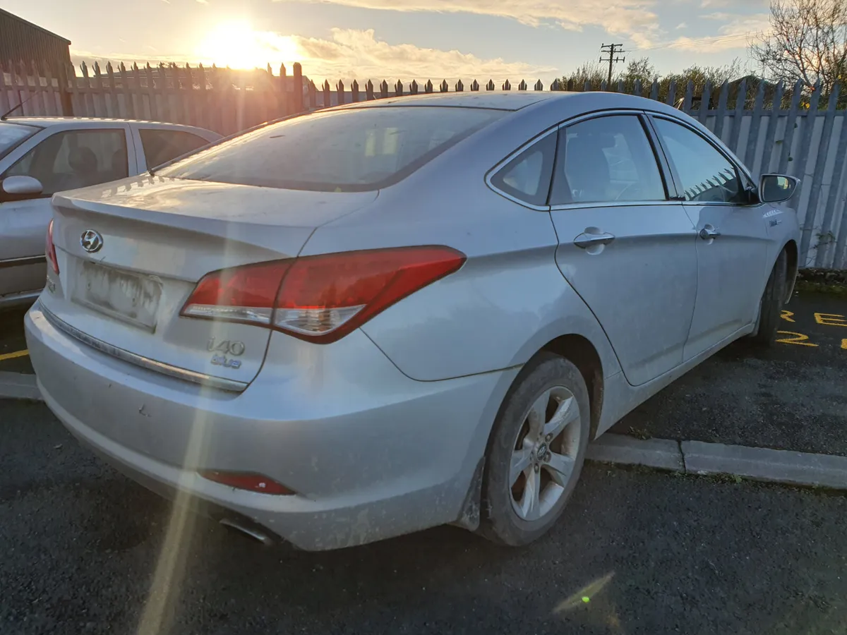 12 HYUNDAI I40  1.7 D (D4FDB) FOR BREAKING - Image 4