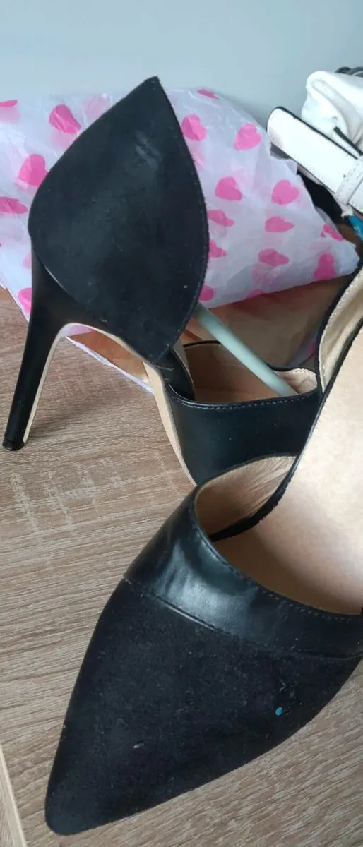 Black high heels size UK 3 - Image 1