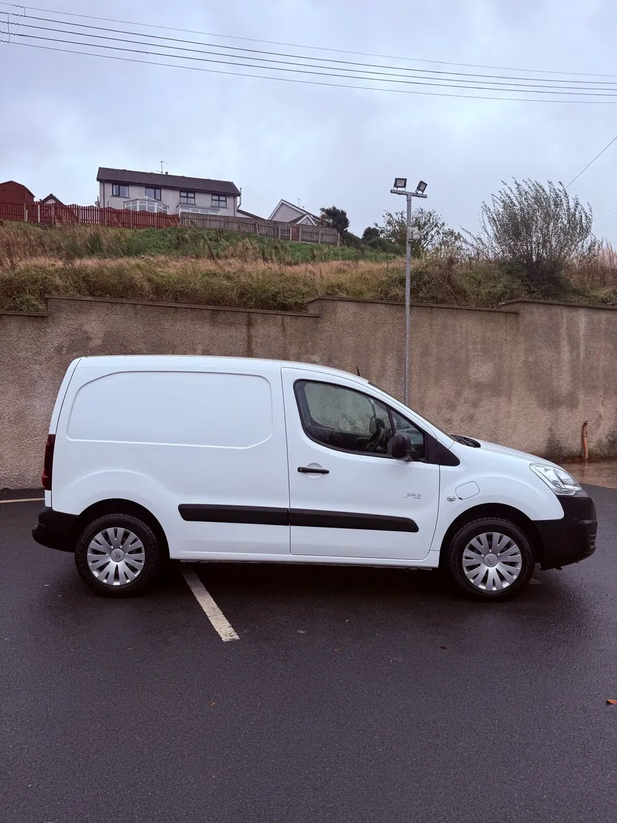 CITROEN BERLINGO 635 lX ELECTRIC AUTOMATIC - Image 3