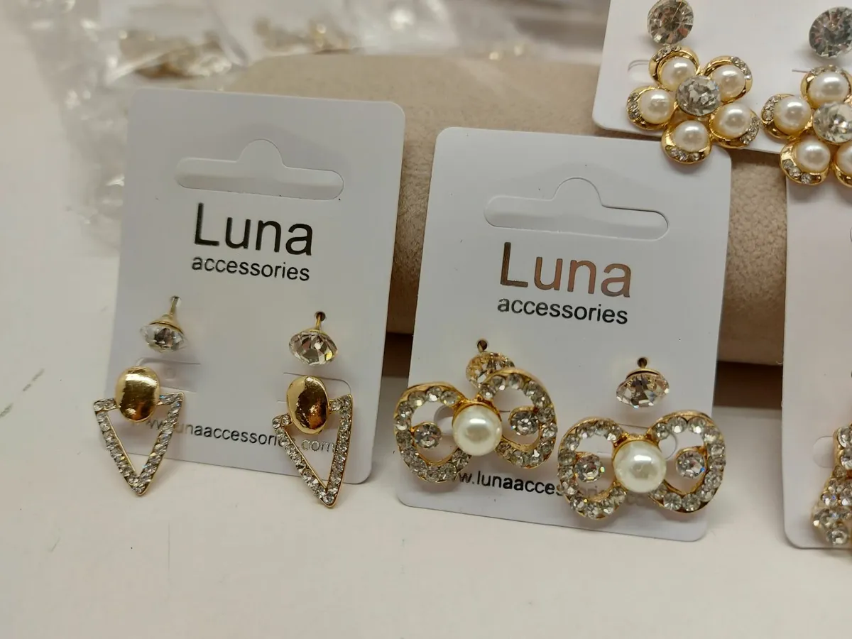 Online Auction Of Earrings & More! - Image 4