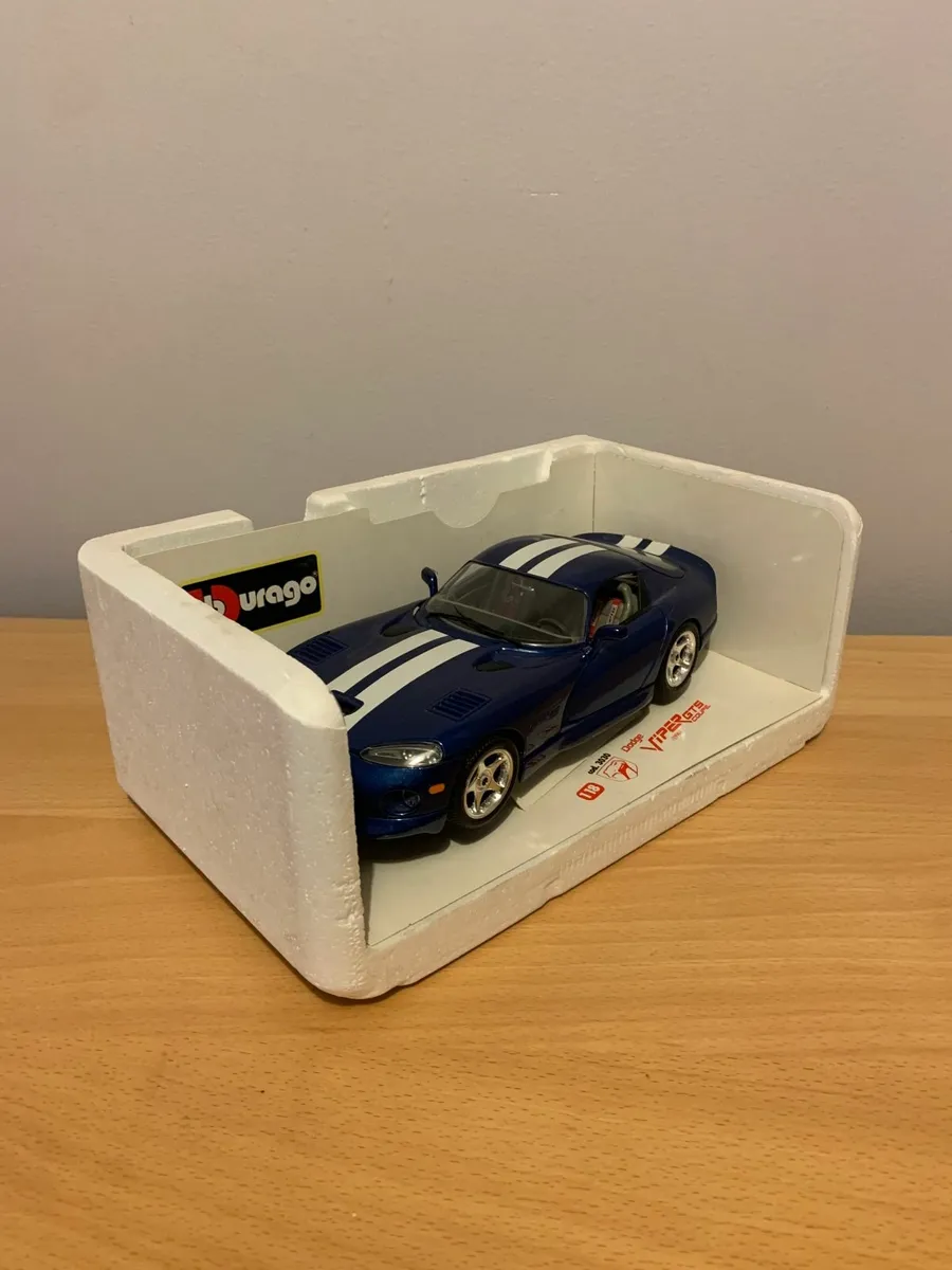 1996 Dodge Viper GTS Coupe 1/18 Burago Model Car - Image 3