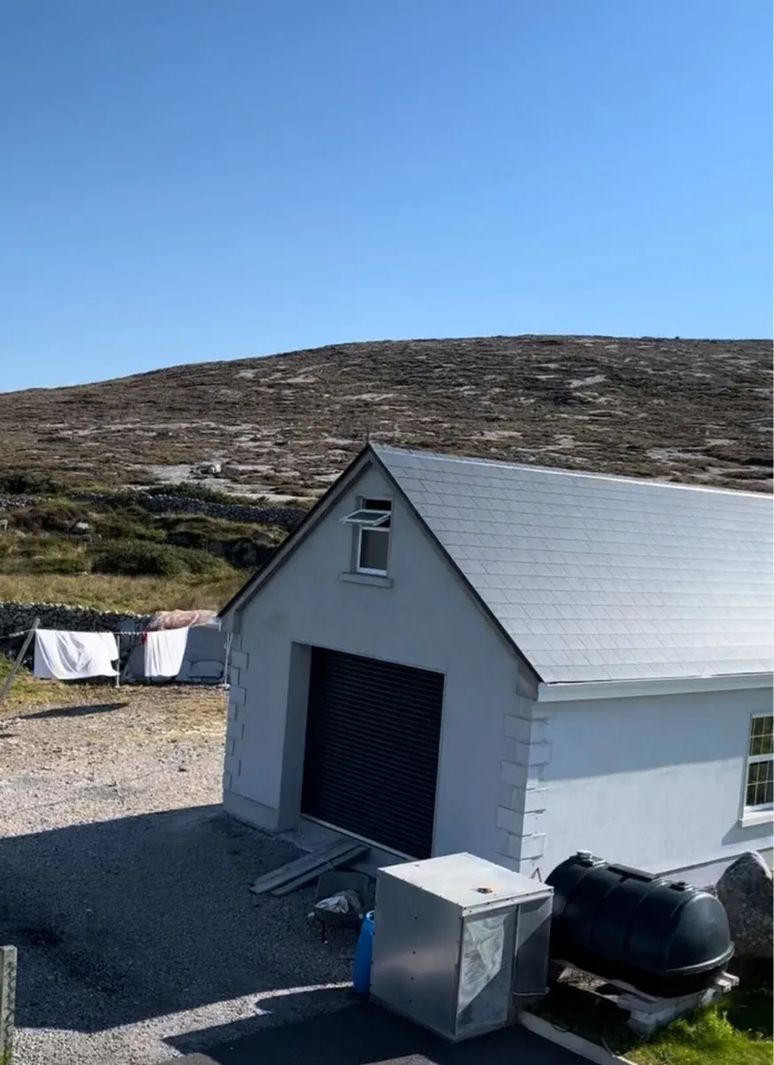 Garage roller door - Image 1