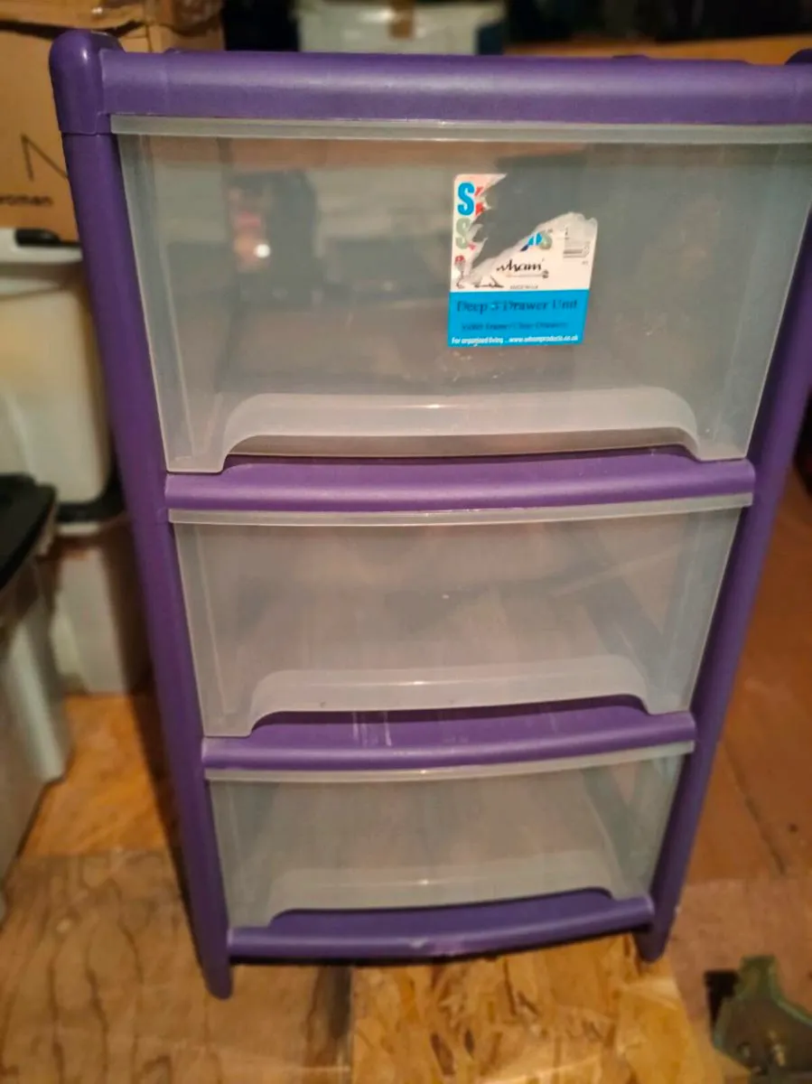 Plastic chest of drawers - Image 1