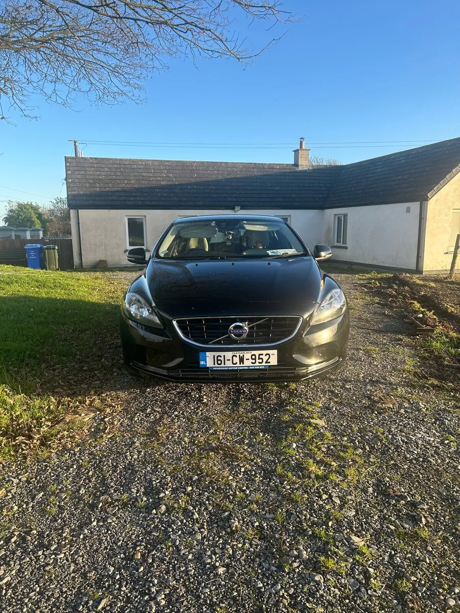 Volvo V40 - Image 1