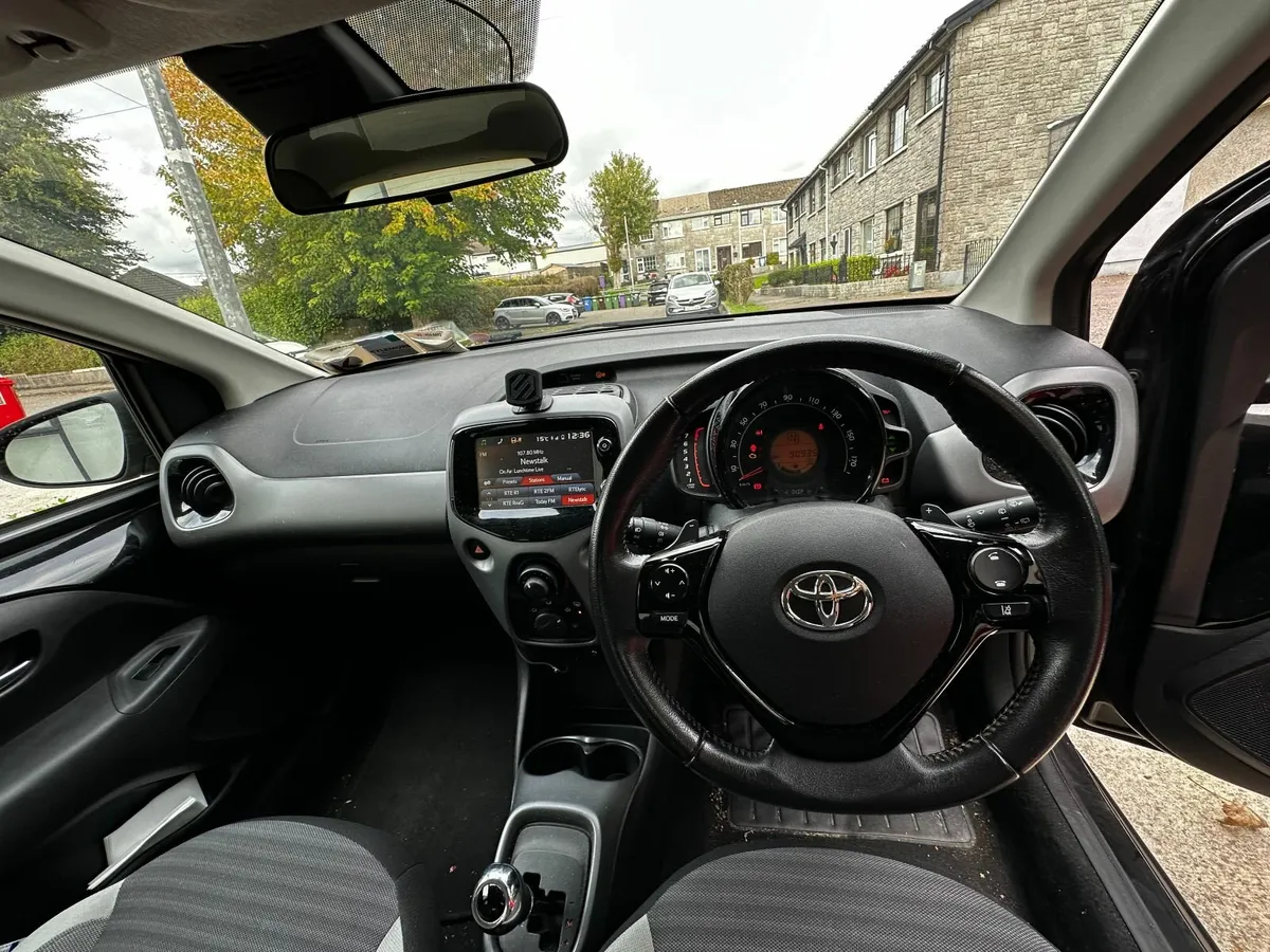 Toyota Aygo X-Play X-Shift (Automatic) - Image 4