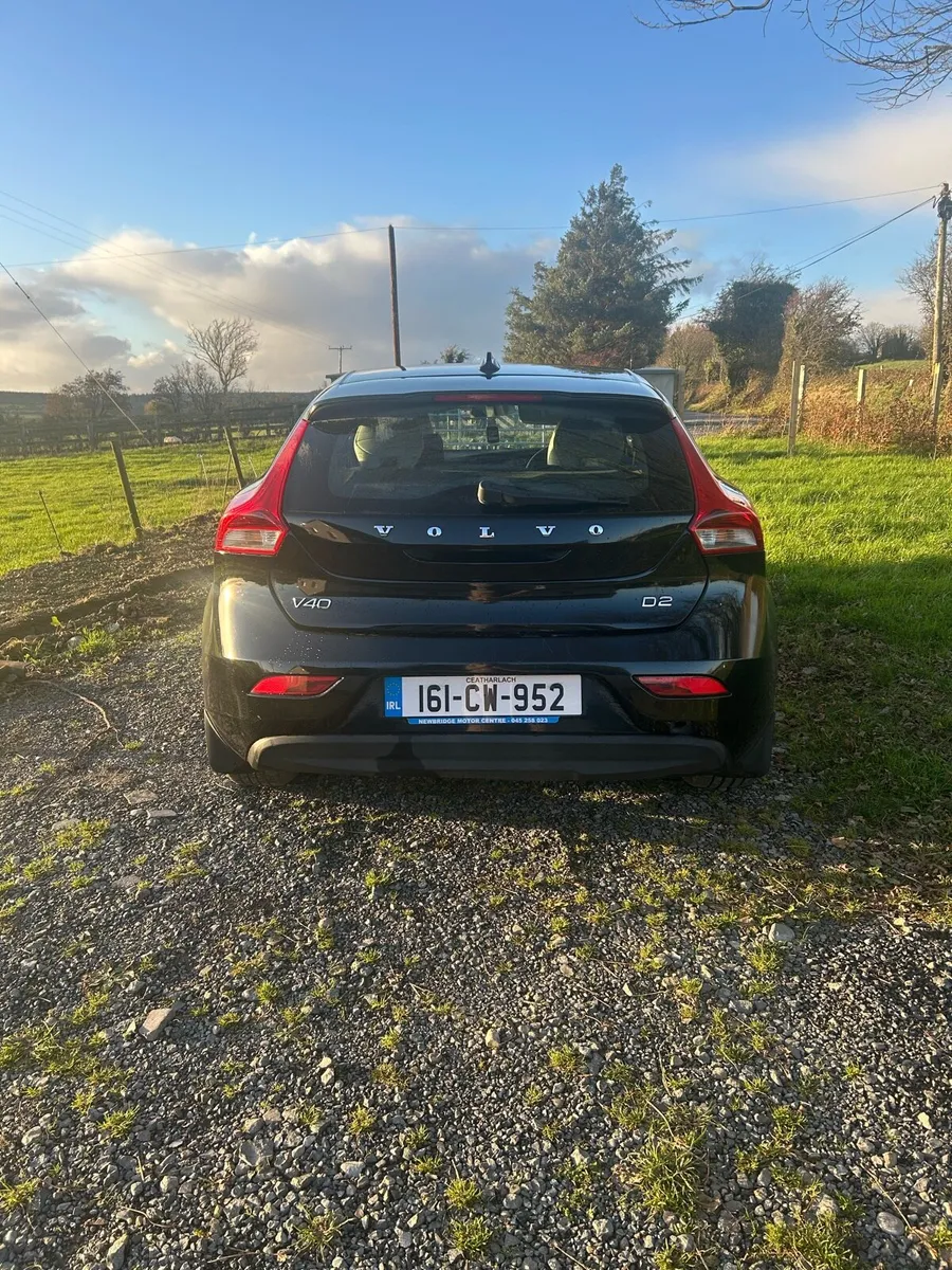 Volvo V40 - Image 2