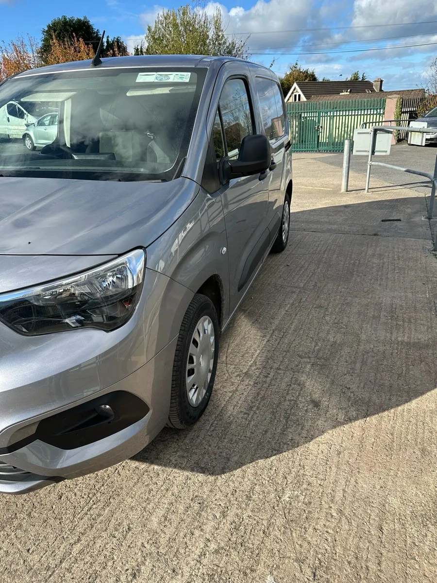2022 Opel Combo sportivo - Image 2