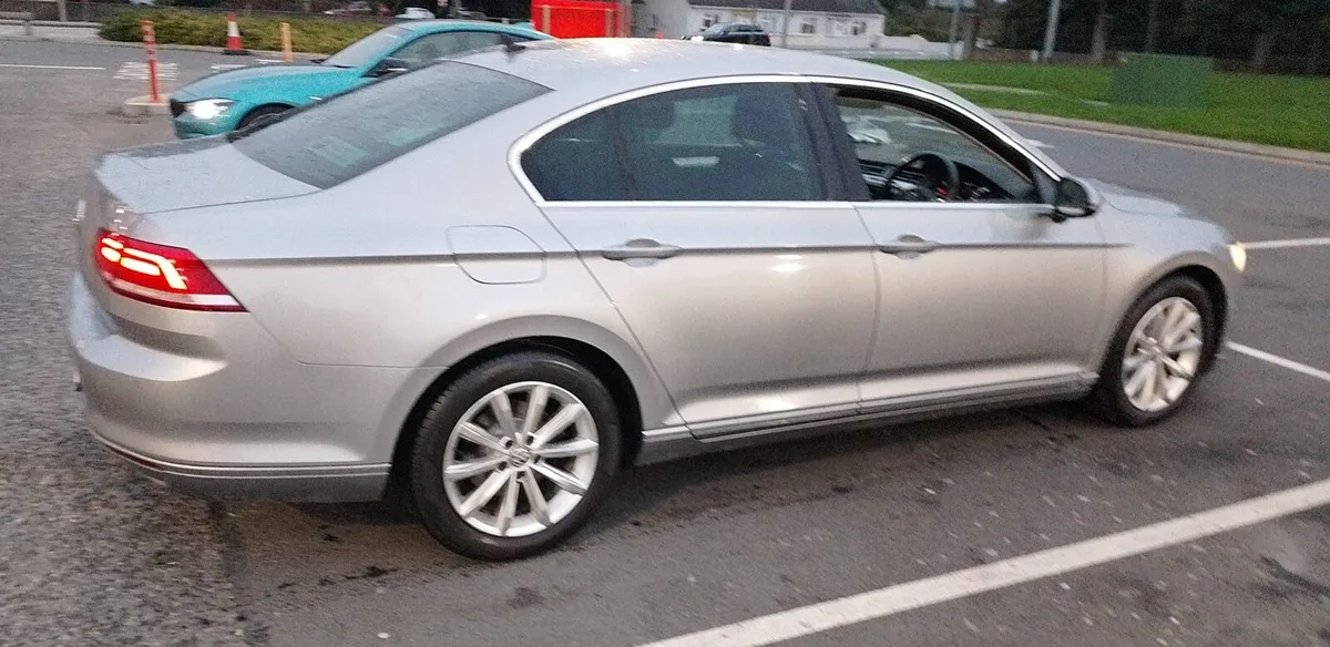 Volkswagen Passat Comfortline - Image 2