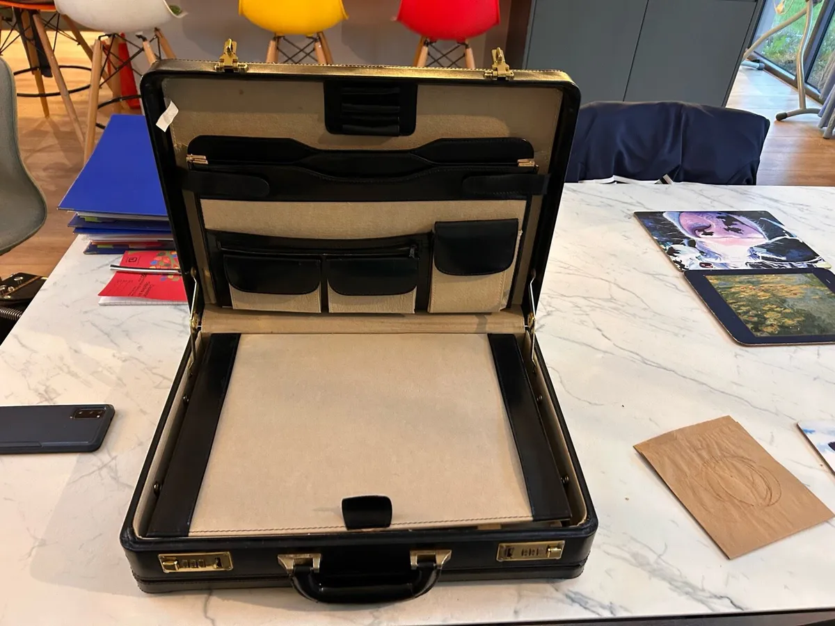 Black leather briefcase - Image 2