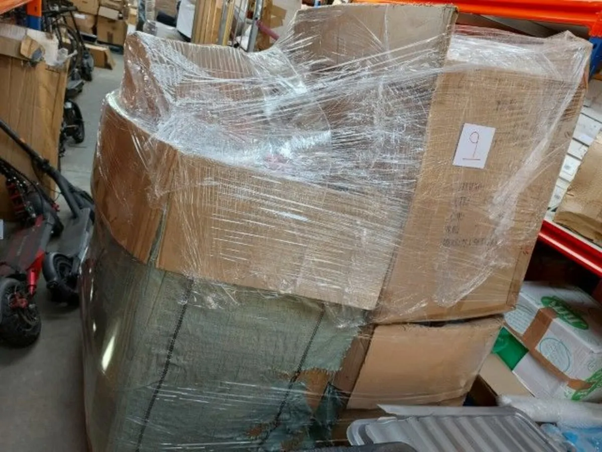 Online Auction Of A Pallet Of Fascinators & More! - Image 1