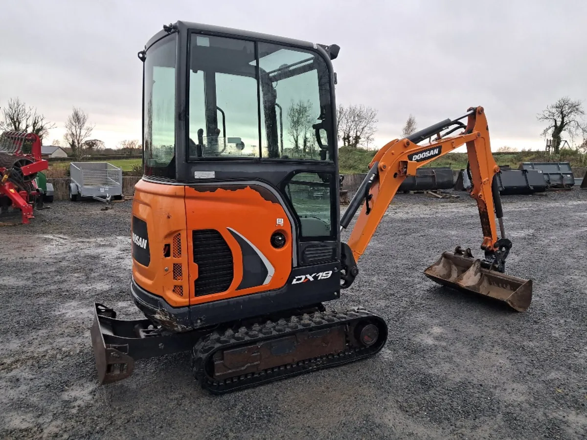 2019 Doosan DX19 mini digger - Image 4