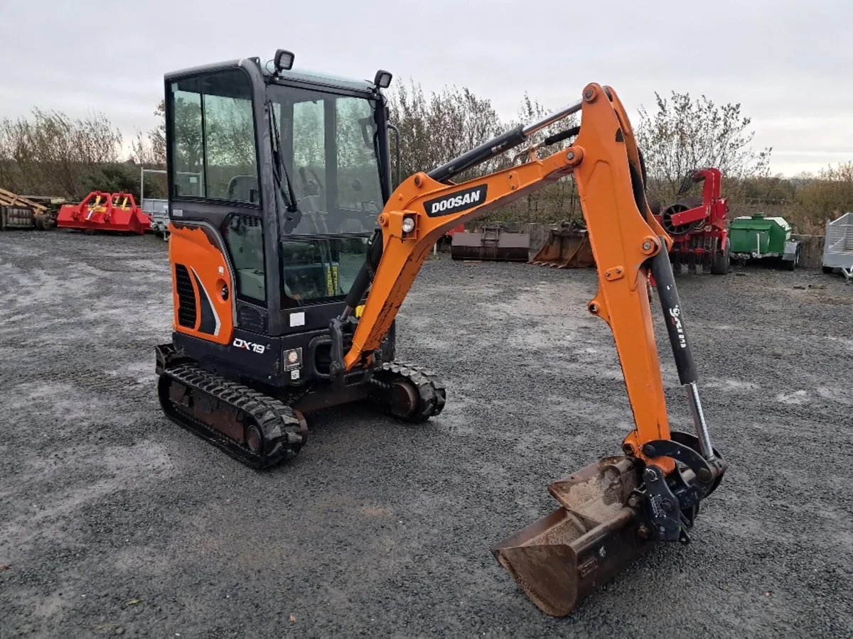 2019 Doosan DX19 mini digger - Image 3
