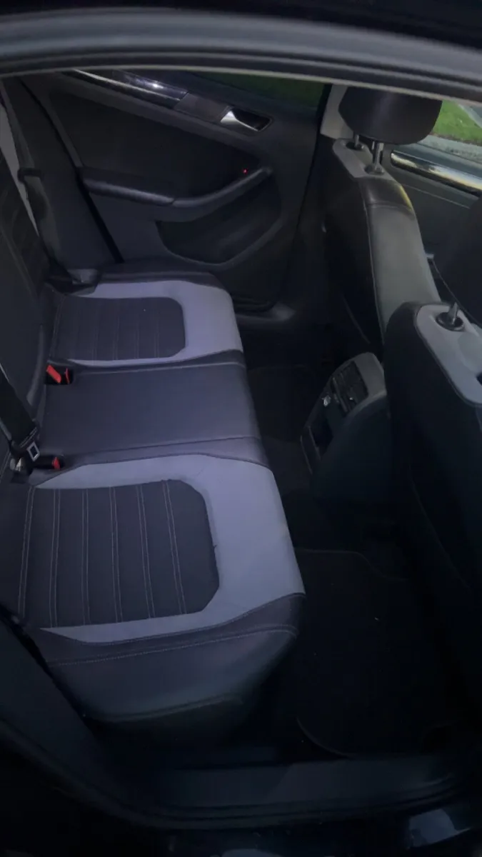 Volkswagen Jetta 2015 - Image 2