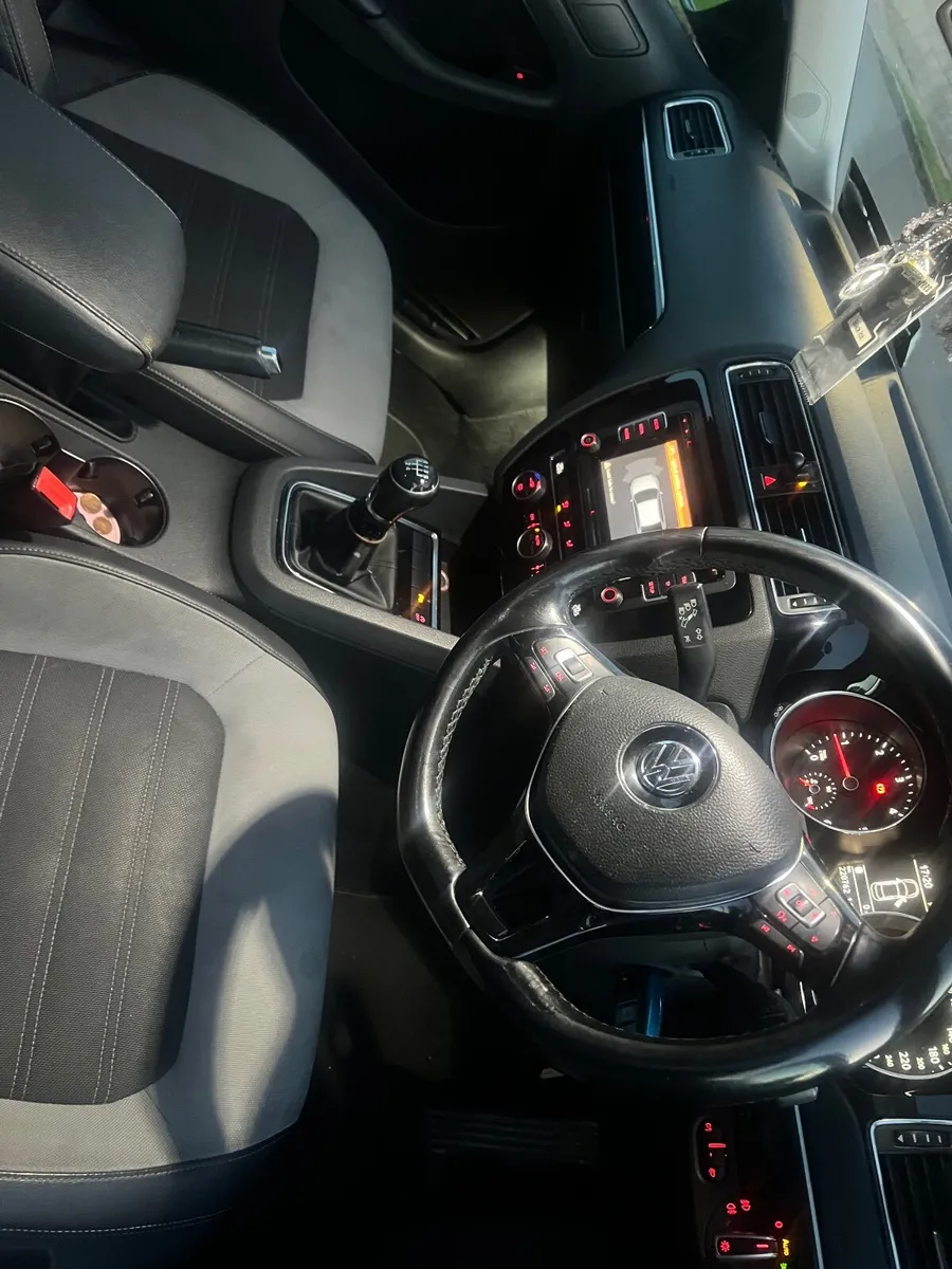 Volkswagen Jetta 2015 - Image 4