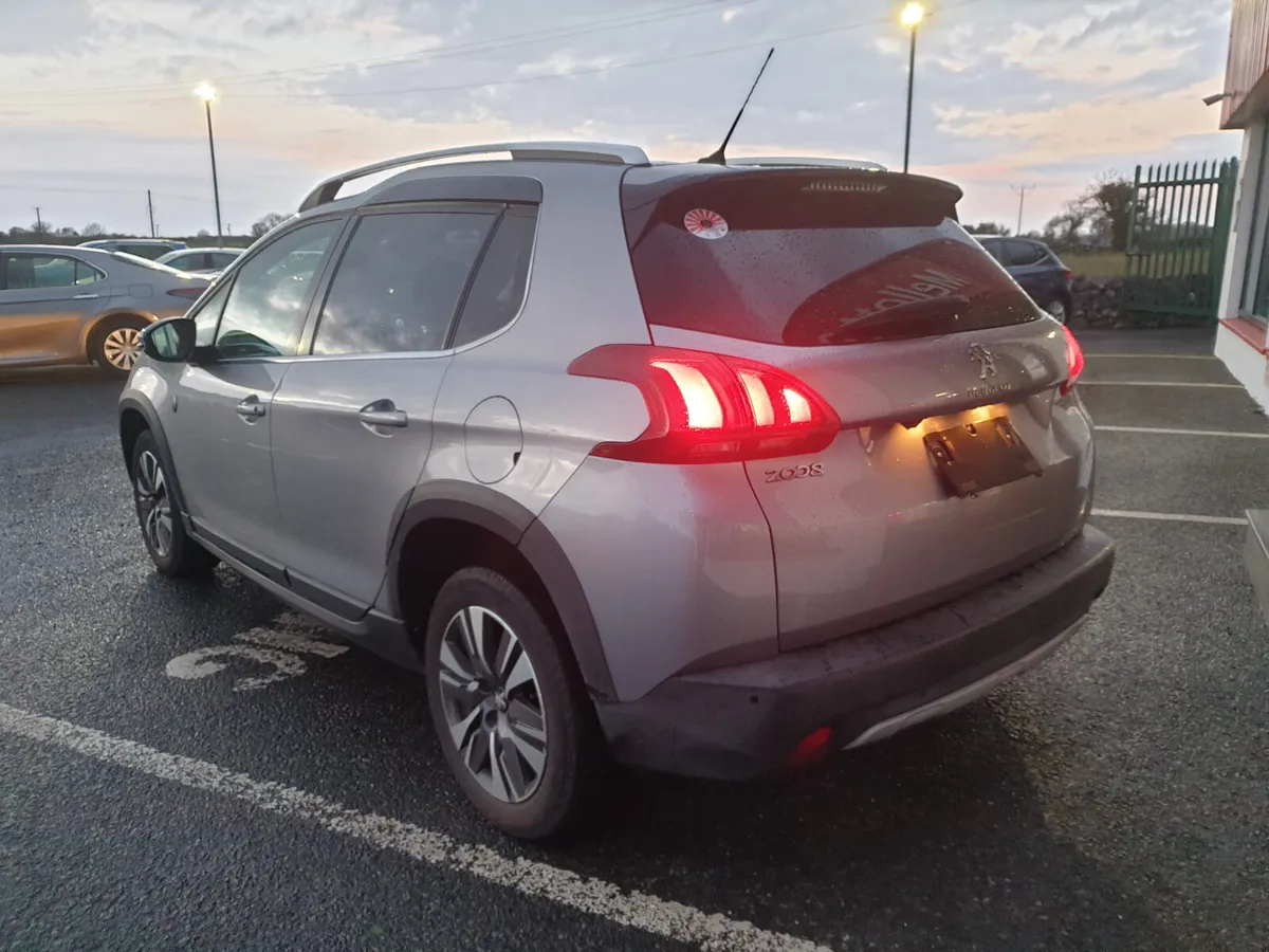 PEUGEOT 1.2 ALLURE AUTO - Image 4