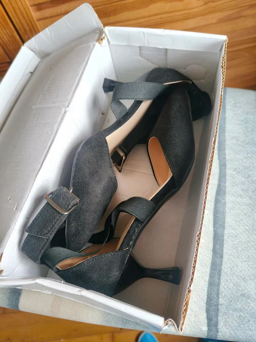 Black shoes - Image 1