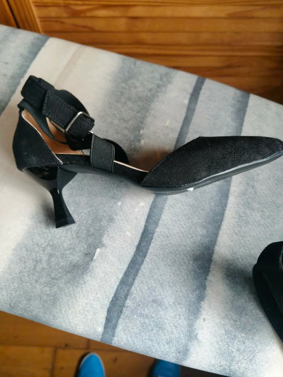 Black shoes - Image 2