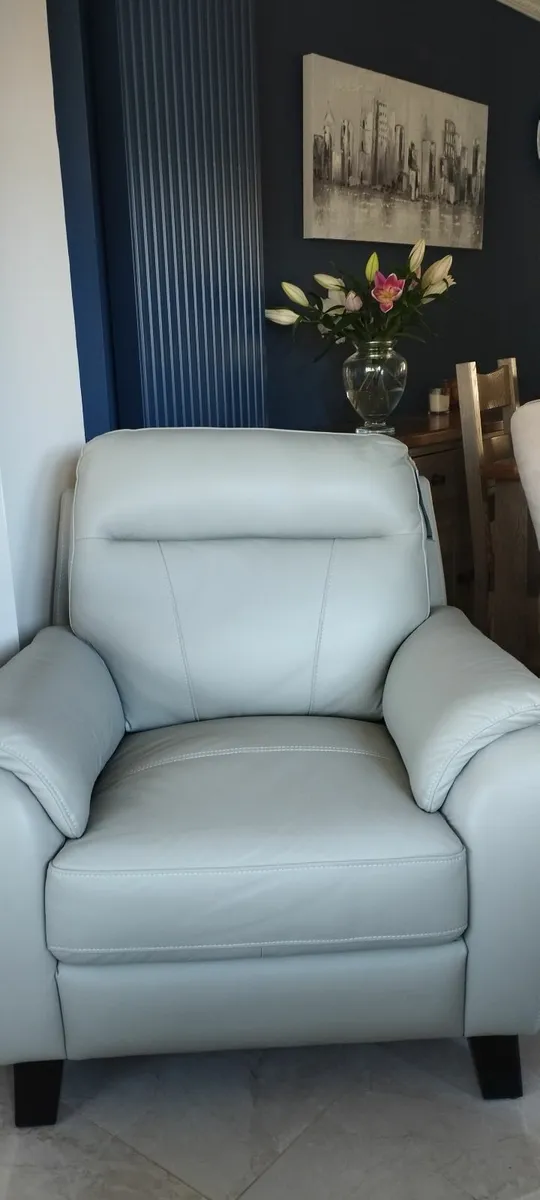 Living room - Image 2