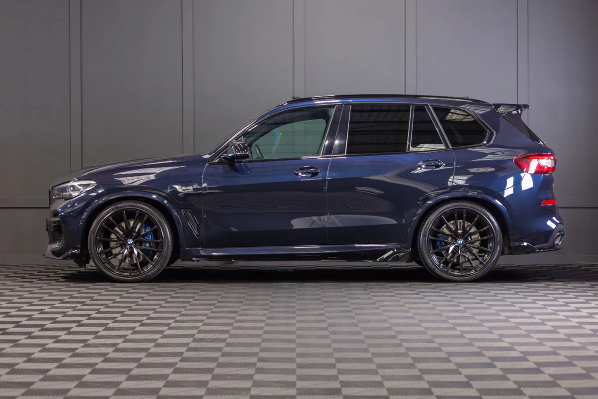 2022 BMW X5 X-Drive 45e M-Sport - Image 3