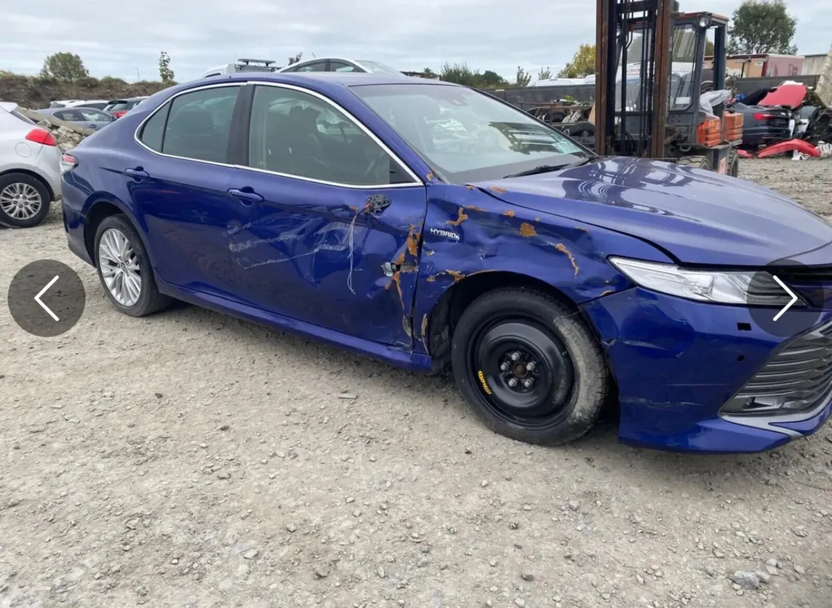 2020 Toyota Camry 2.5 Hybrid platinum model - Image 3
