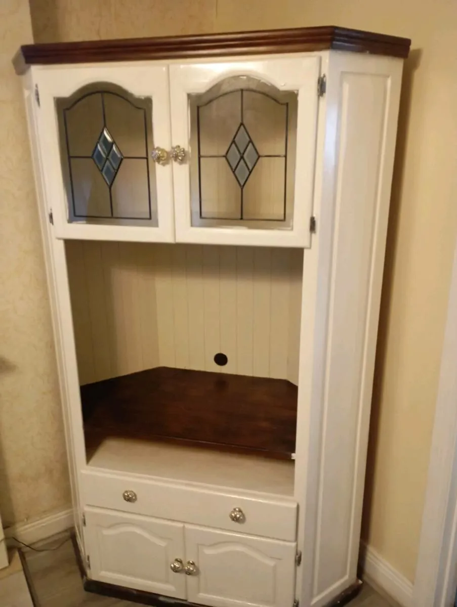Display cabinet for free