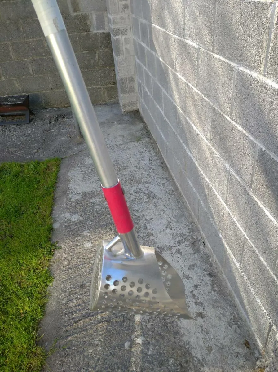 Sand scoop - Image 1