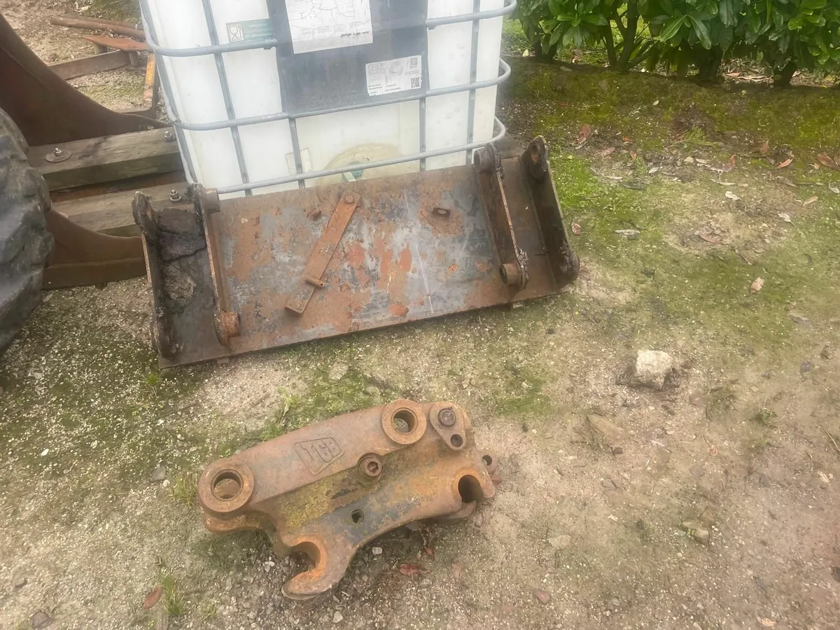 Buckets to fix JCB's, MF's & Ford back hoe diggers - Image 1