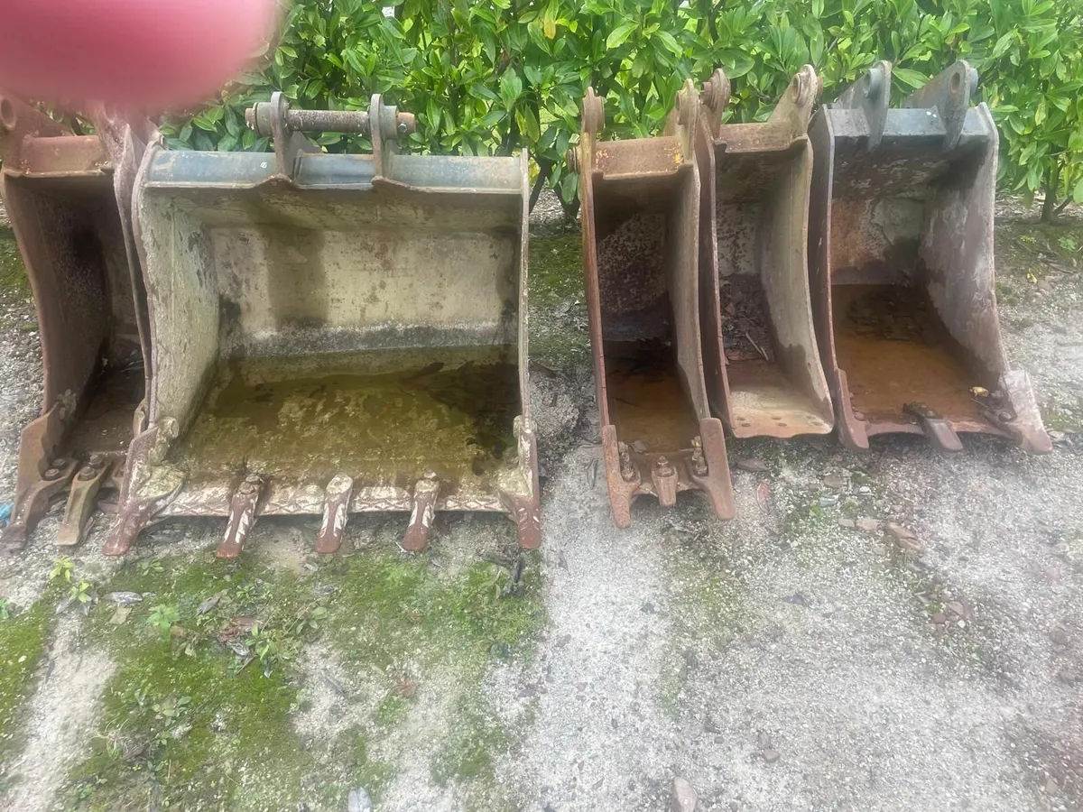 Buckets to fix JCB's, MF's & Ford back hoe diggers - Image 3
