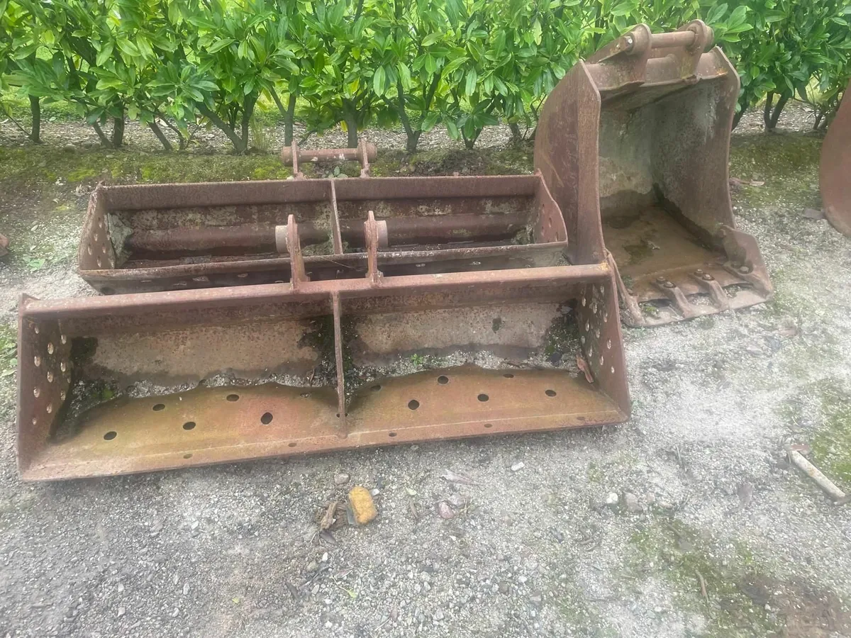Buckets to fix JCB's, MF's & Ford back hoe diggers - Image 4