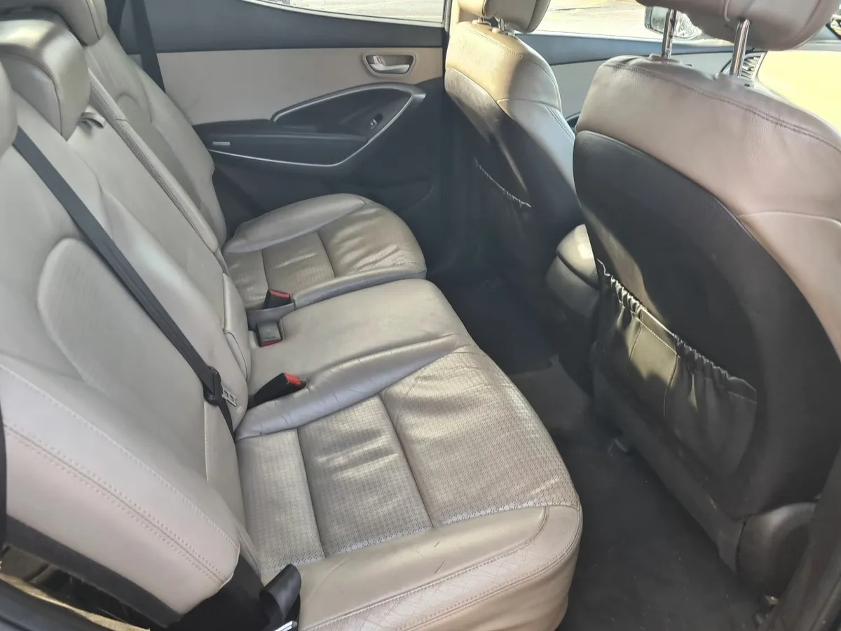 Hyundai Santa Fe 2014 - Image 2