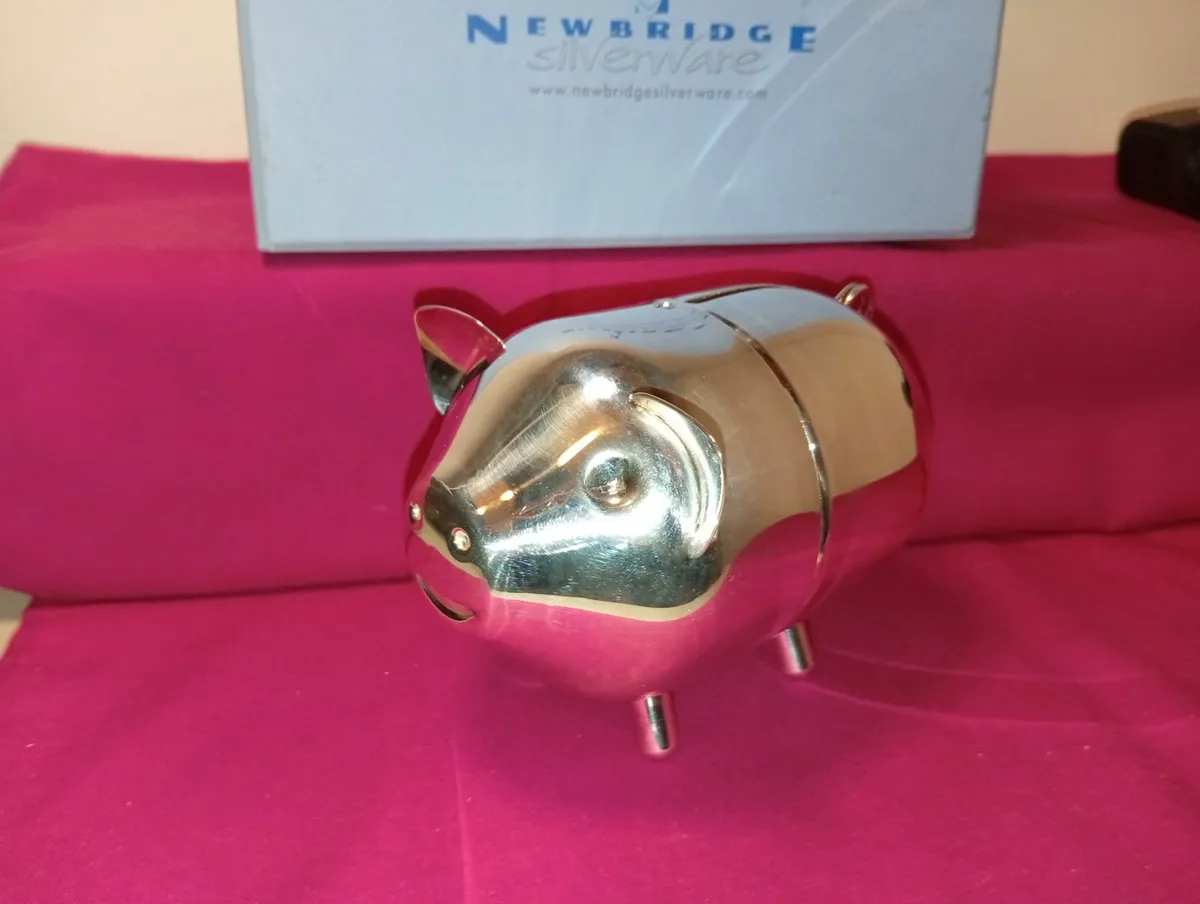 Newbridge silverware Piggy Bank Approx 12x8cms g/c - Image 1