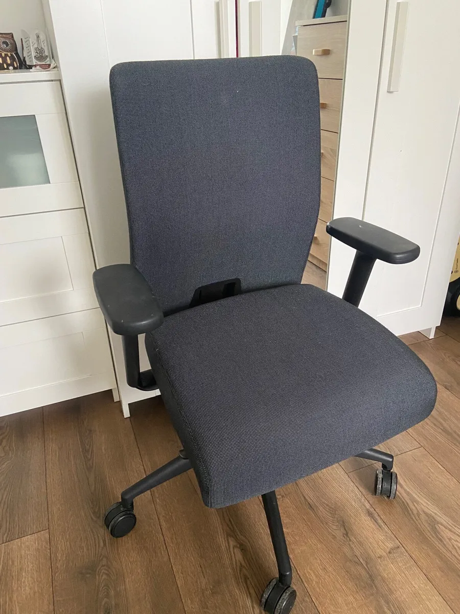 Office chair - Image 1